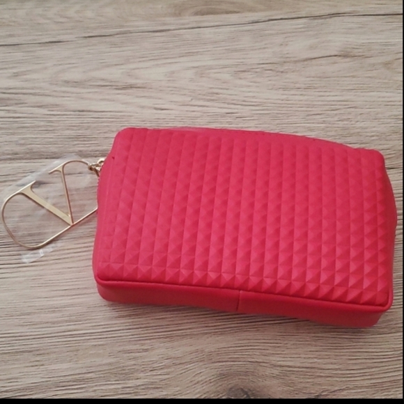 Brand New VALENTINO red spike clutch bag sealed in organic packaging - Picture 2 of 3